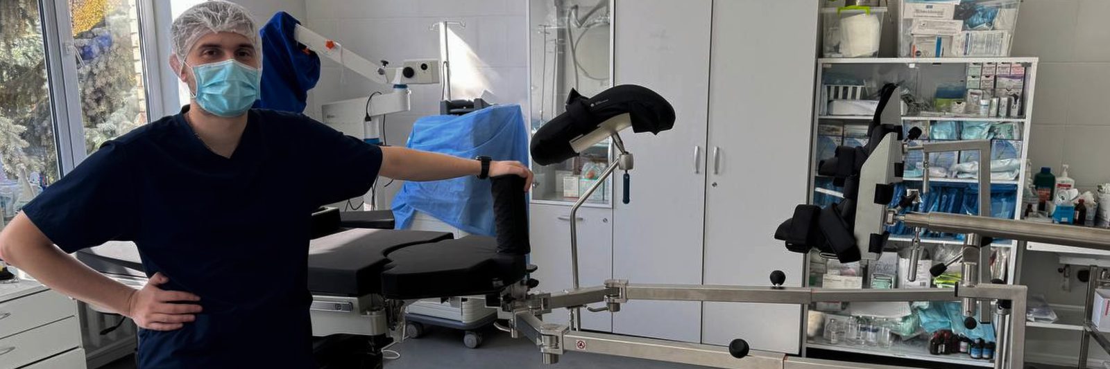Передали до Національного медичного університету імені О.О. Богомольця сучасний операційний стіл із ортопедичною приставкою