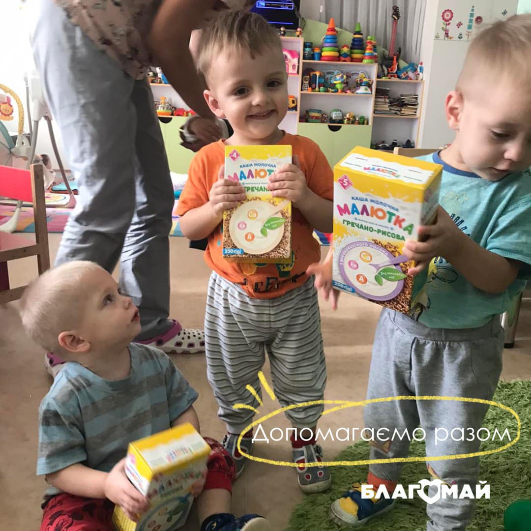 We bought warm clothes for children from two institutions!